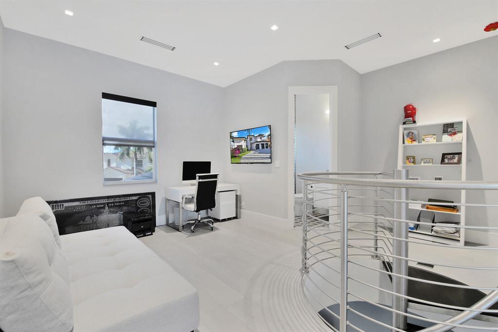 Mizner Country Club - Residential