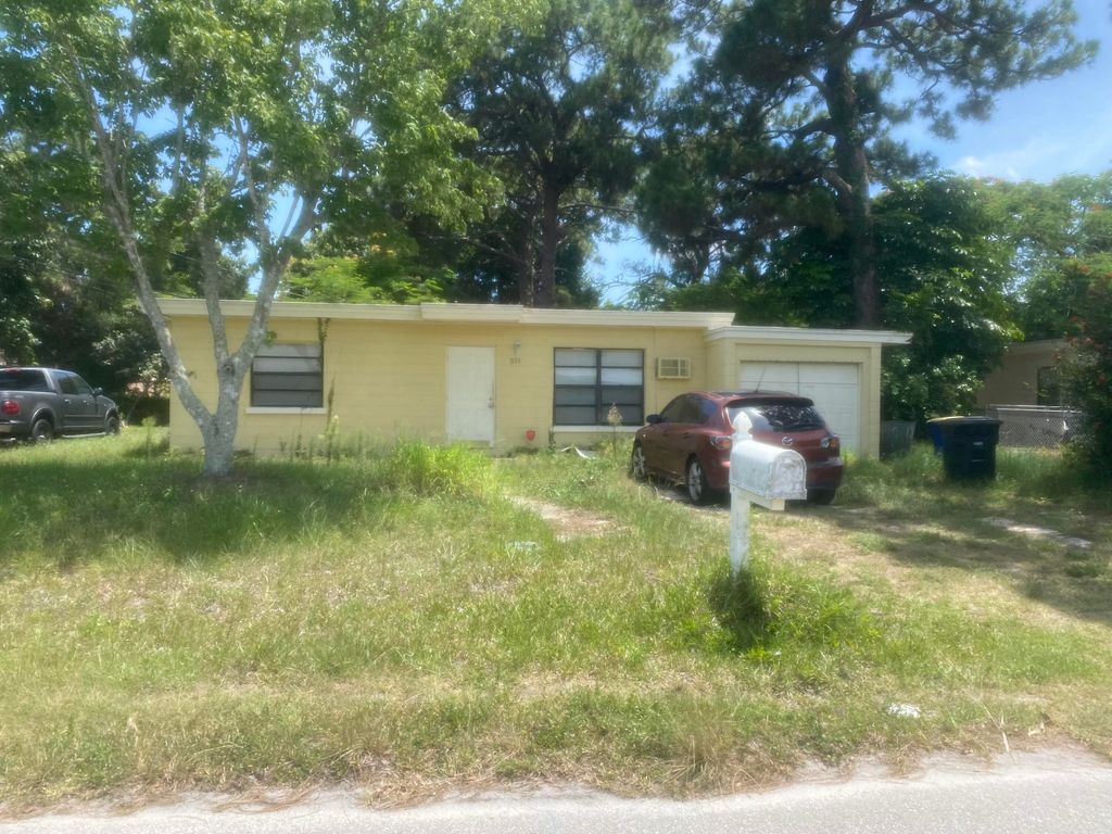 Photo of 1209 York Avenue Ave, Fort Pierce, FL 34982 (MLS # R10810744)