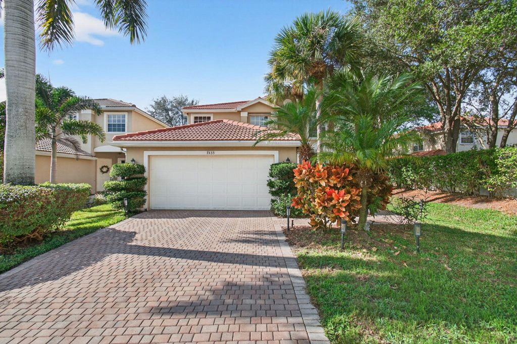 Photo of 7533 Topiary Avenue, Boynton Beach, FL 33437 (MLS # R11147542)