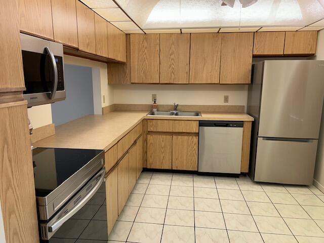 GOLDEN LAKES VILLAGE - Residential