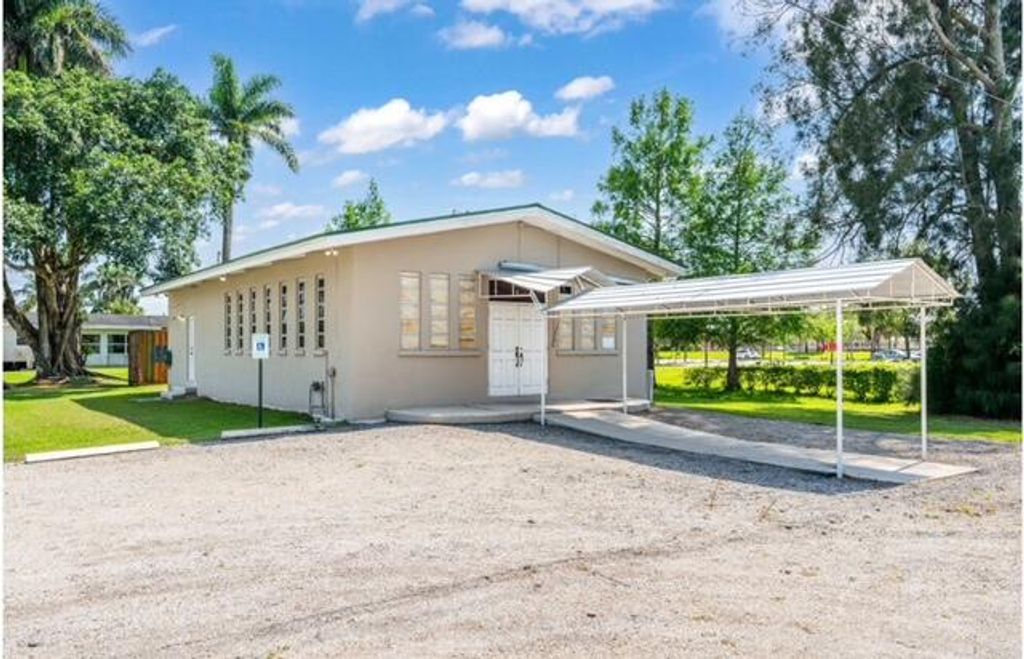 Photo of 224 NW G Avenue, Belle Glade, FL 33430 (MLS # R11096031)