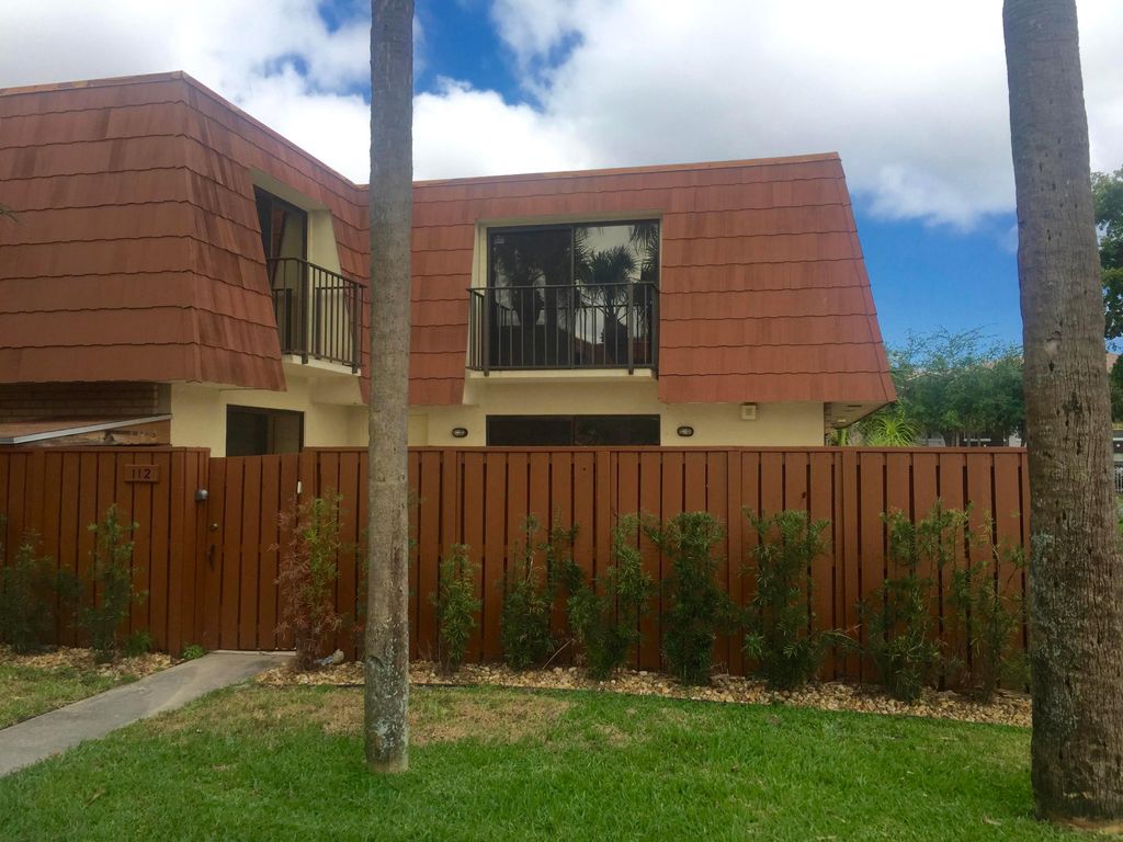 Photo of 112 E Live Oak Lane, Boynton Beach, FL 33436 (MLS # R11071159)