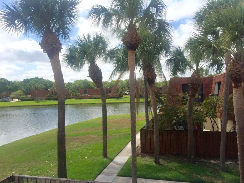 Photo of 112 E Live Oak Lane, Boynton Beach, FL 33436 (MLS # R11071159)