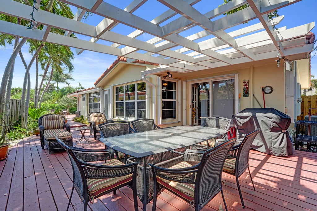 Photo of 1900 N RIVERSIDE Drive, Pompano Beach, FL 33062 (MLS # B26073682)