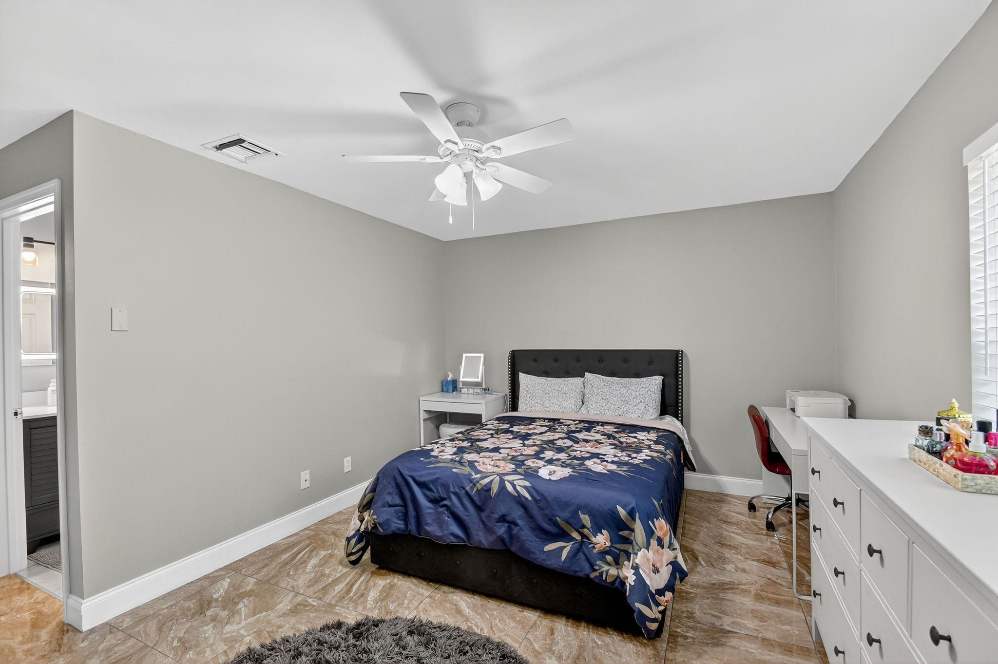 CHARTER CLUB OF PALMBEACH - Residential