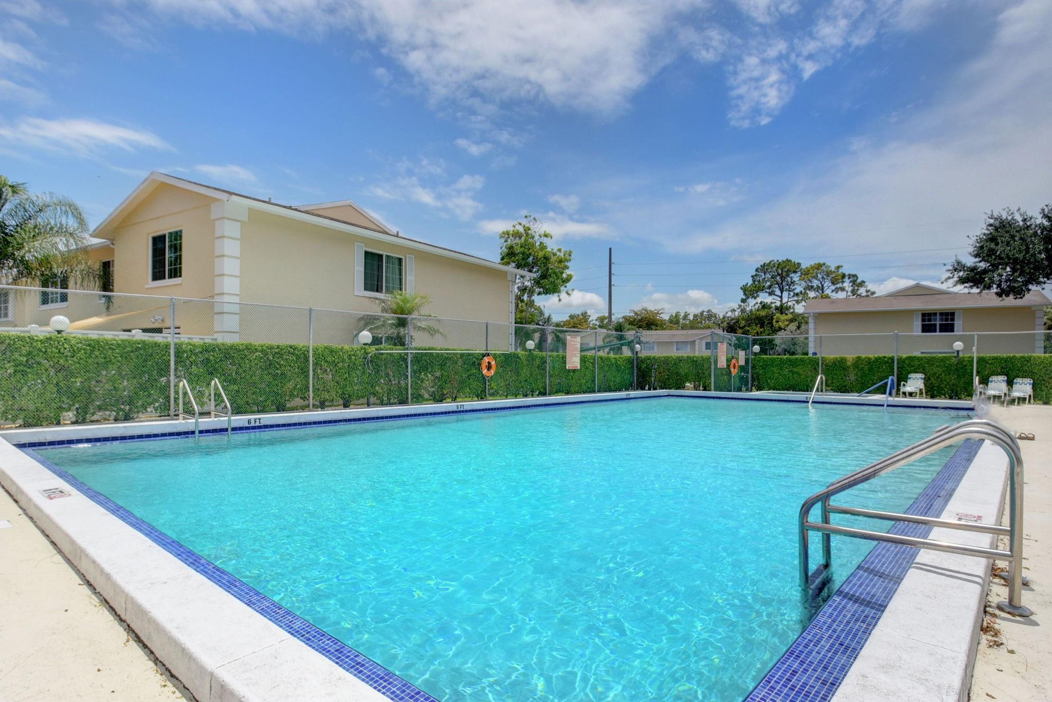 CHARTER CLUB OF PALMBEACH - Residential