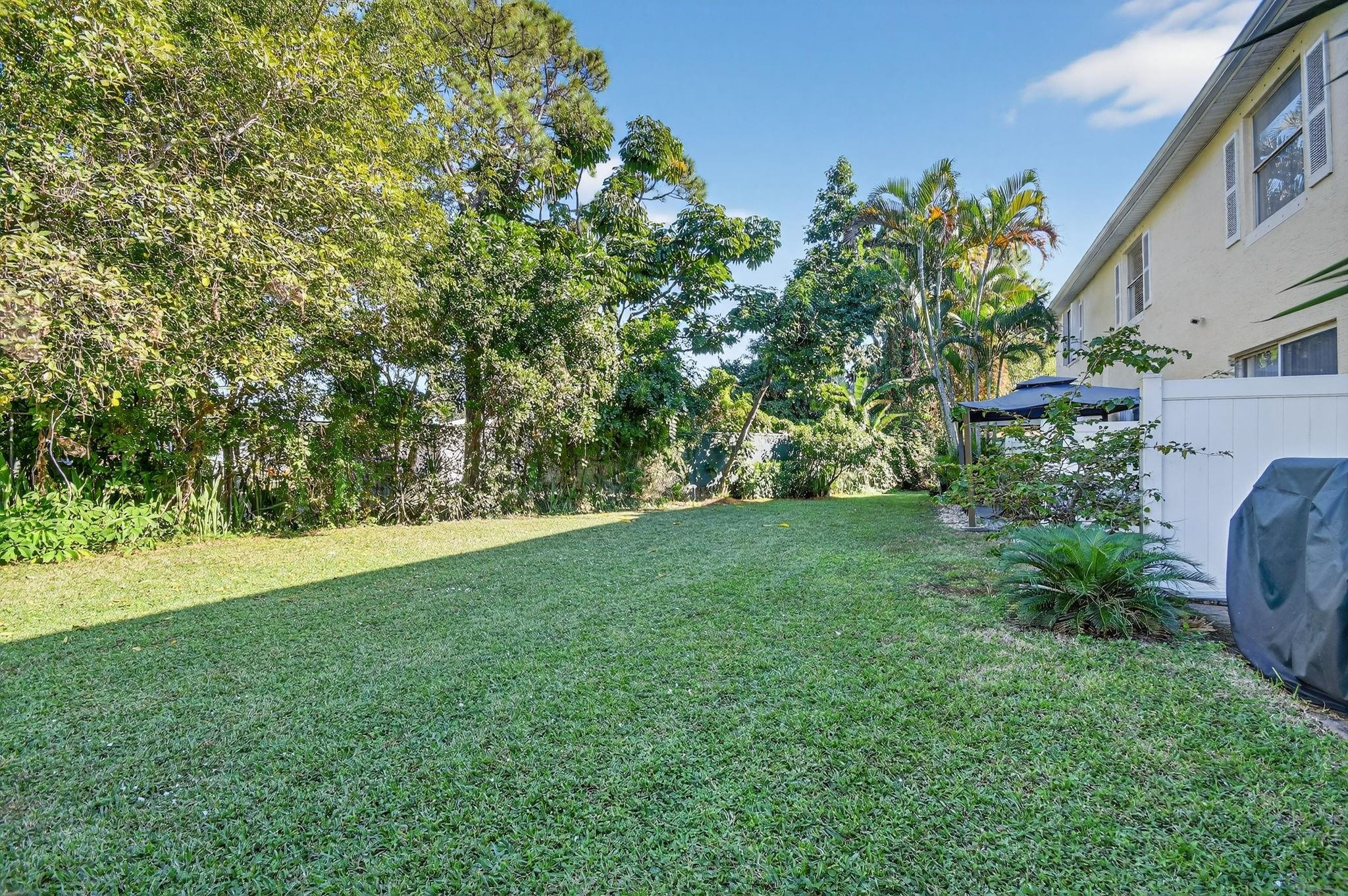 CHARTER CLUB OF PALMBEACH - Residential