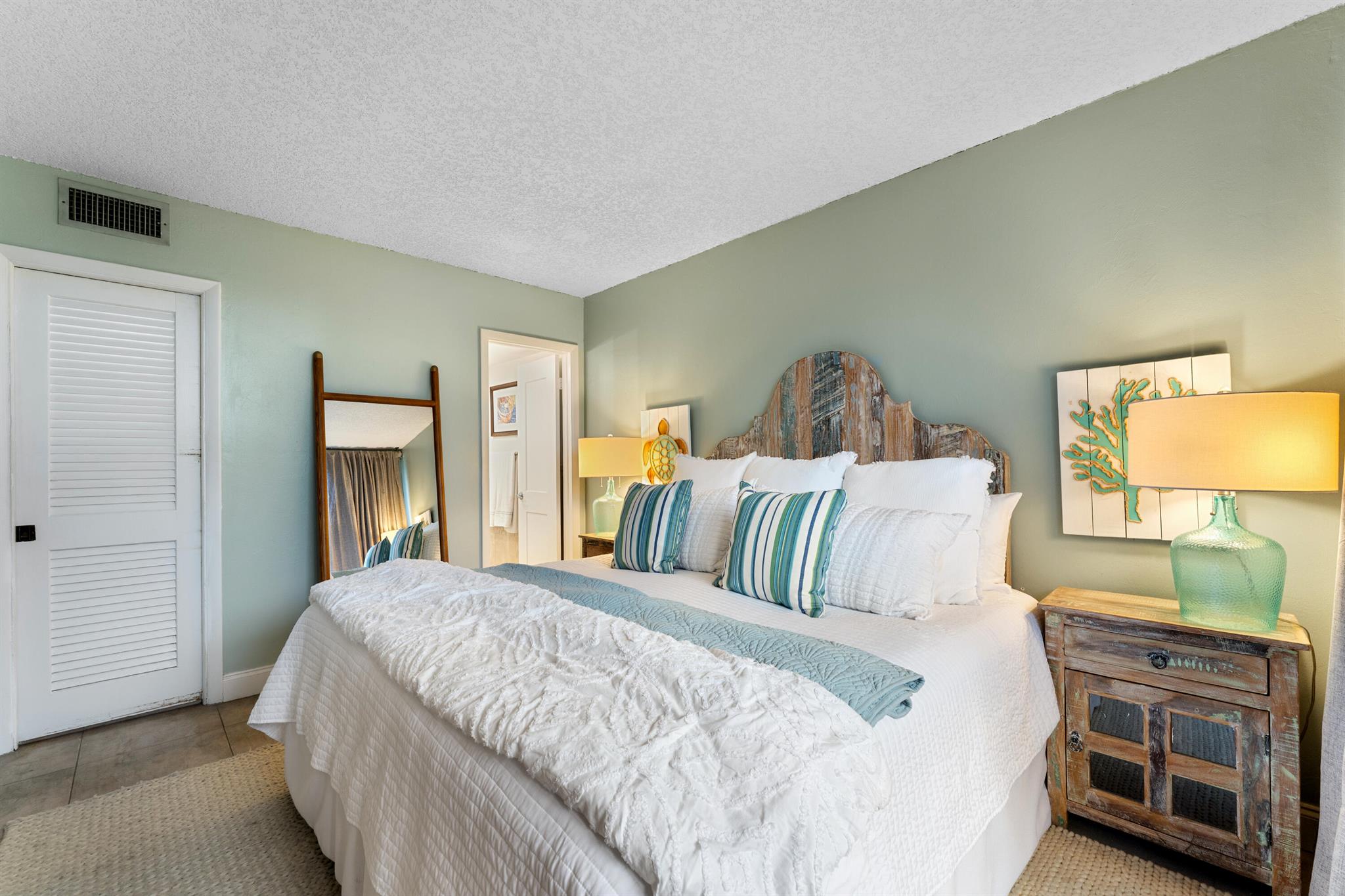 OCEAN VILLAS CONDO APTS - Residential Lease