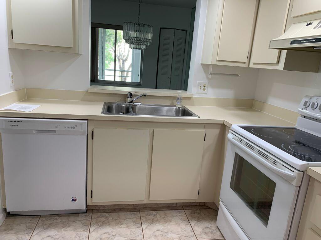 BARRINGTON AT POINCIANA COND - Residential Lease