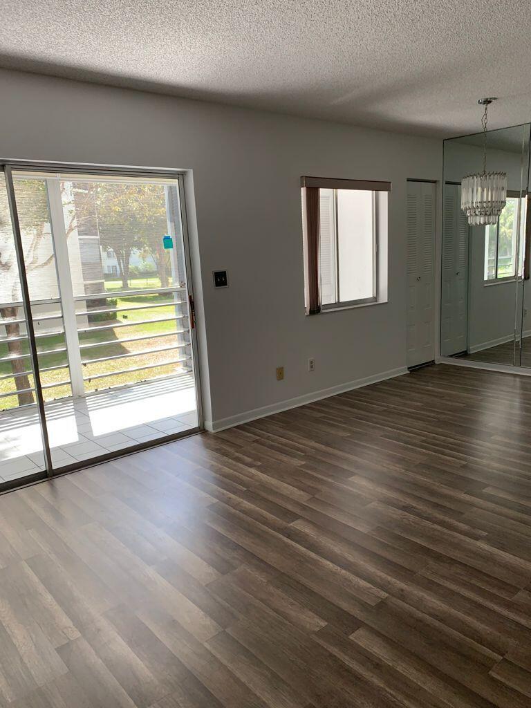 BARRINGTON AT POINCIANA COND - Residential Lease