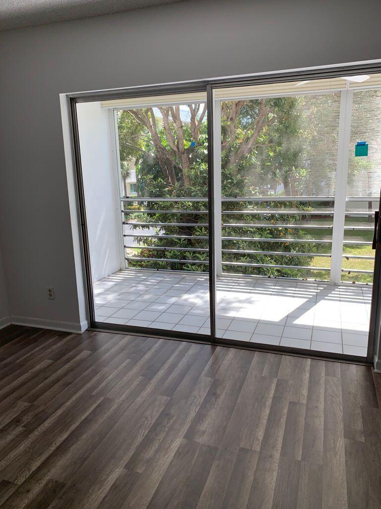 BARRINGTON AT POINCIANA COND - Residential Lease