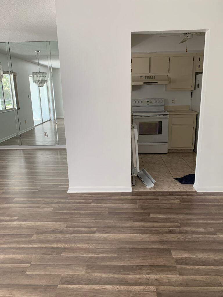 BARRINGTON AT POINCIANA COND - Residential Lease