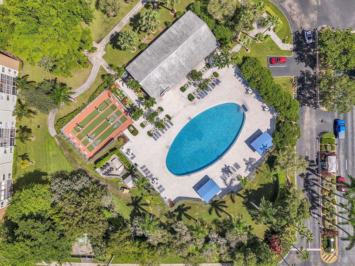 TRENT CONDOMINIUM - Residential