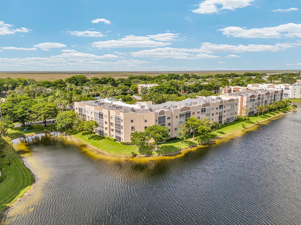 TRENT CONDOMINIUM - Residential