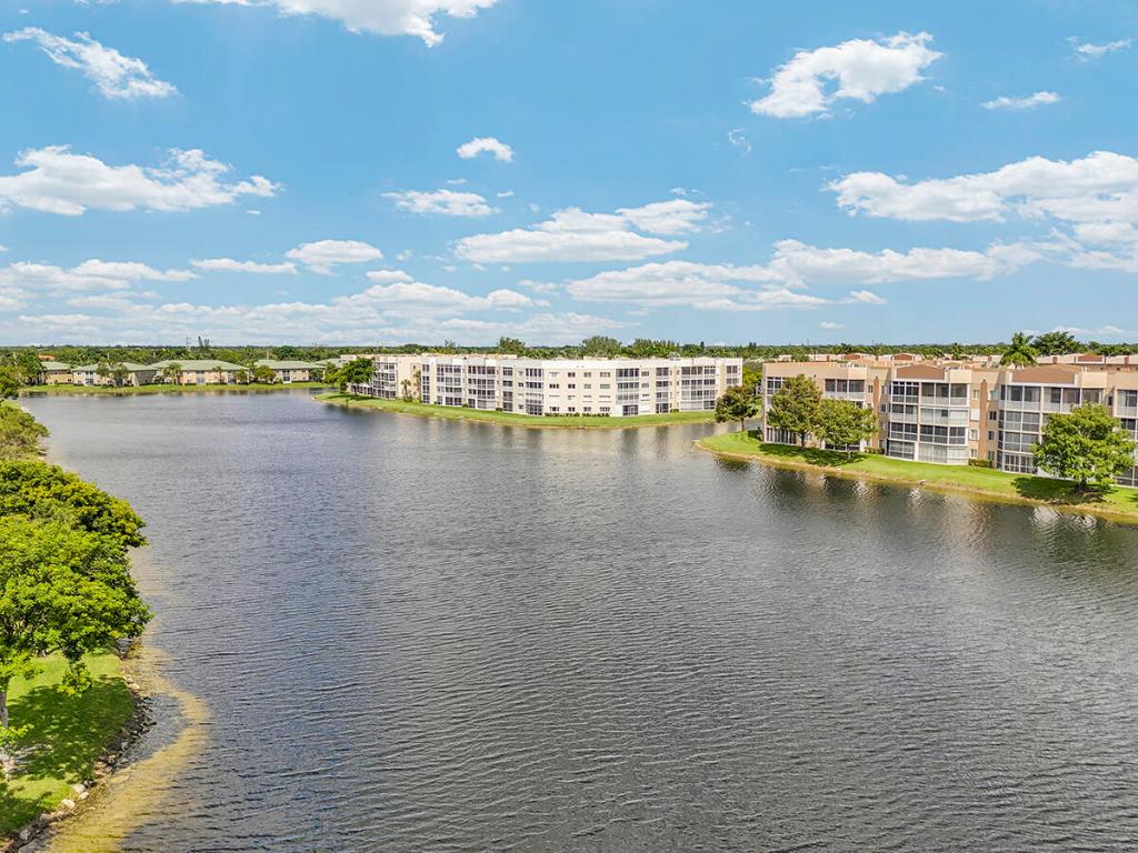 TRENT CONDOMINIUM - Residential