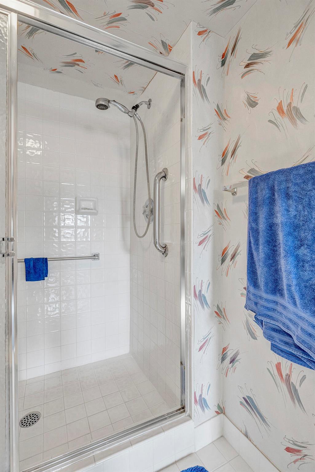 TRENT CONDOMINIUM - Residential