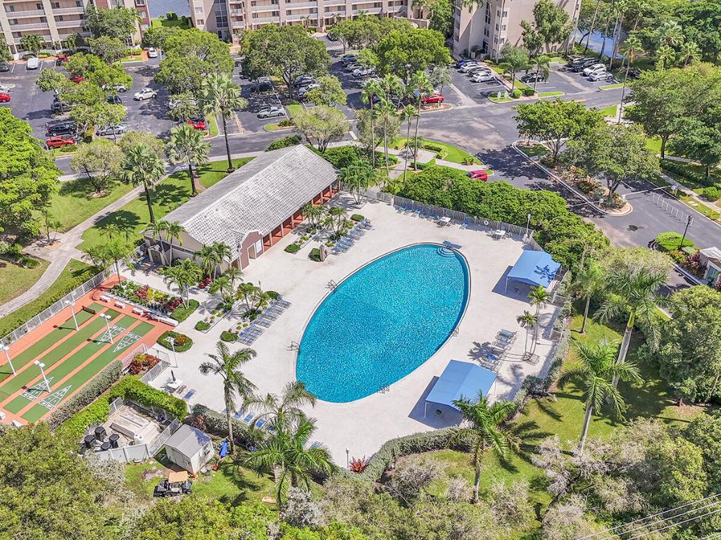 TRENT CONDOMINIUM - Residential