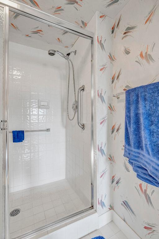 TRENT CONDOMINIUM - Residential