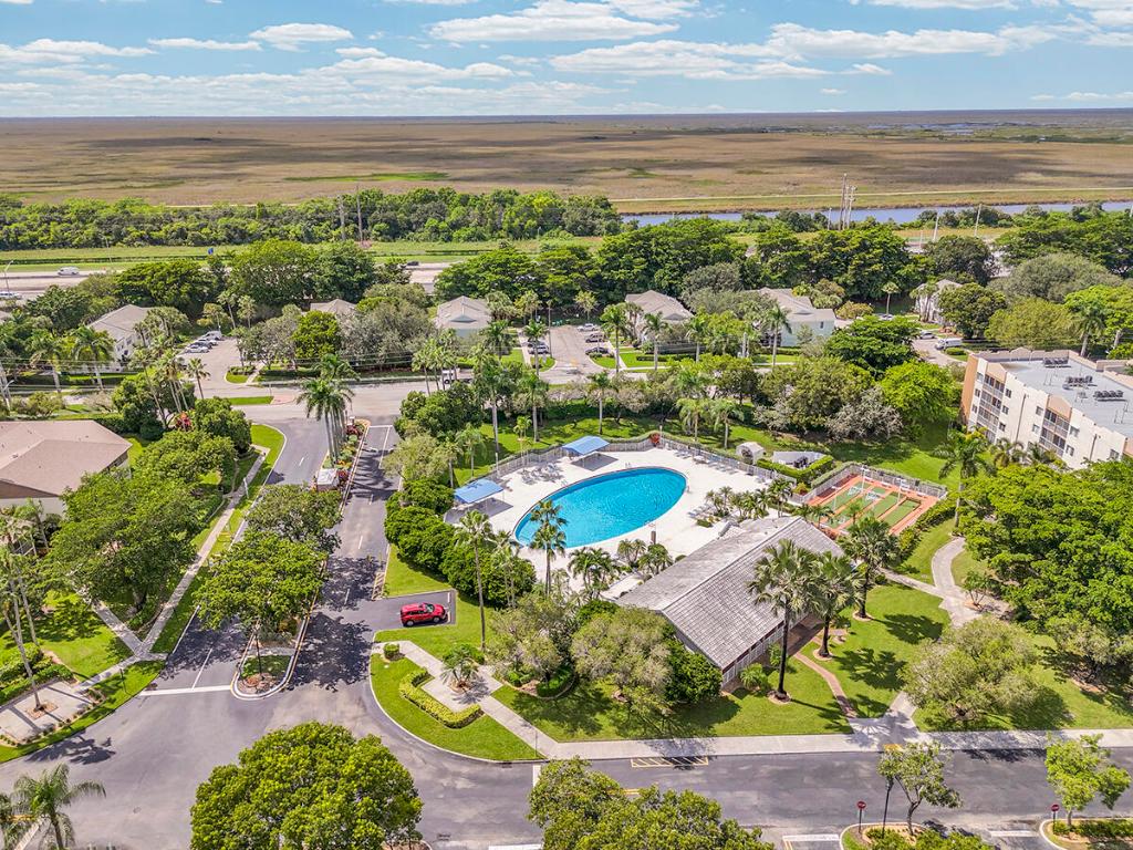 TRENT CONDOMINIUM - Residential