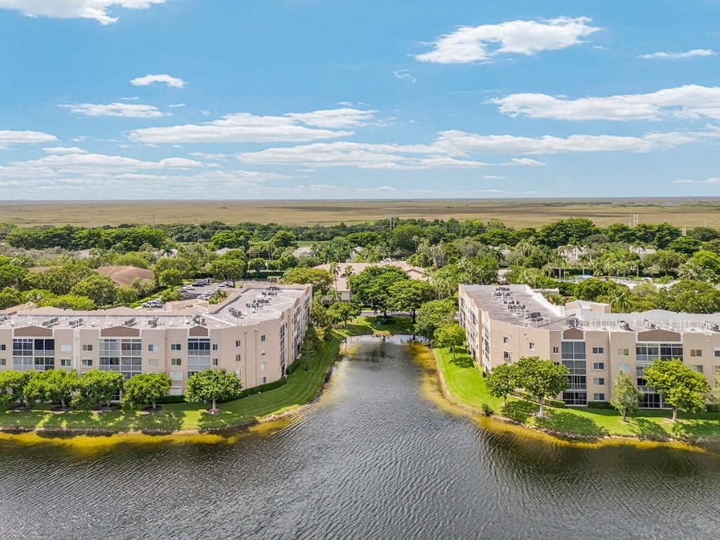 TRENT CONDOMINIUM - Residential