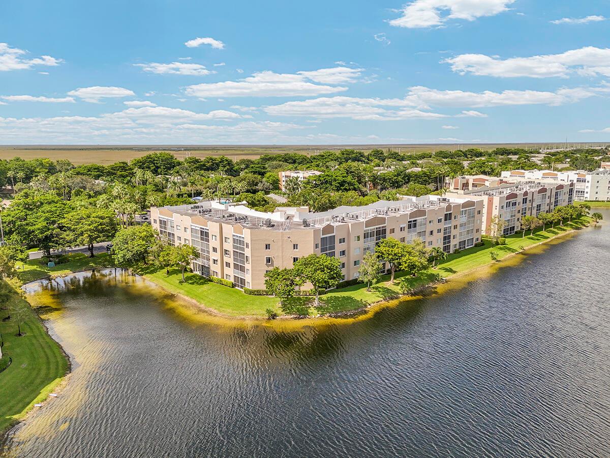 TRENT CONDOMINIUM - Residential