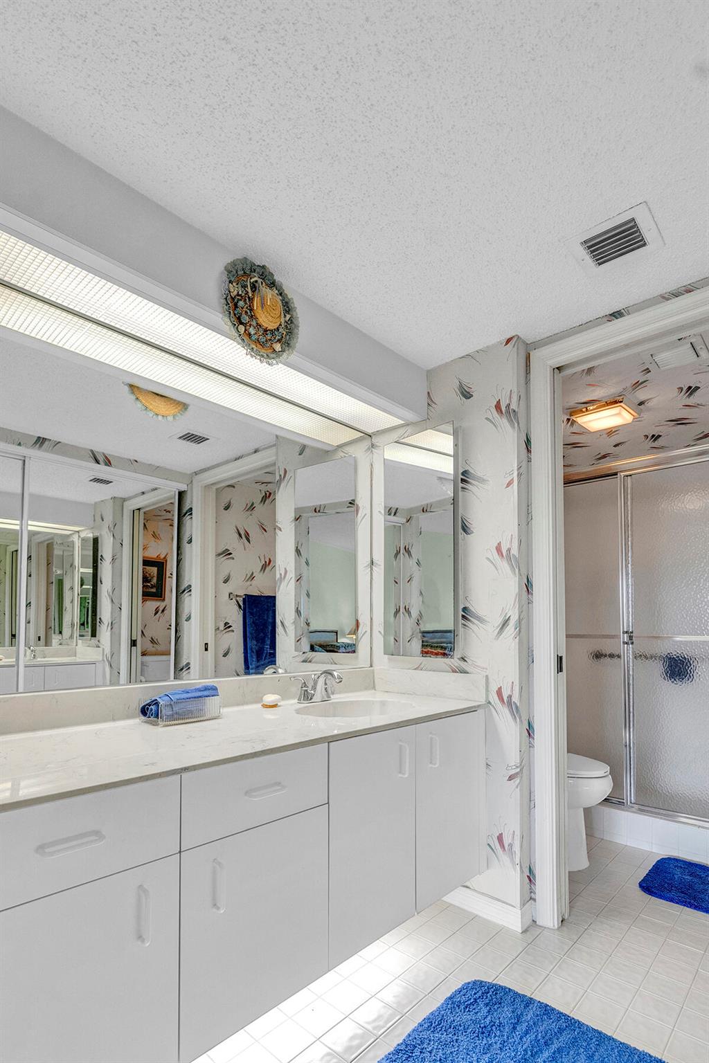 TRENT CONDOMINIUM - Residential