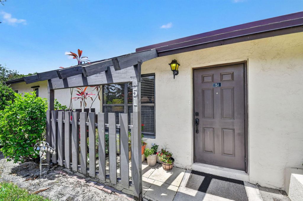 Photo of 51 Via De Casas Norte, Boynton Beach, FL 33426 (MLS # B26053783)
