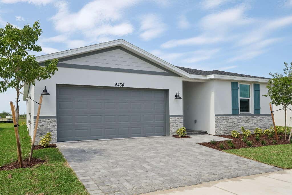 Photo of 5434 Hampton Park Circle, Vero Beach, FL 32966 (MLS # R11103103)