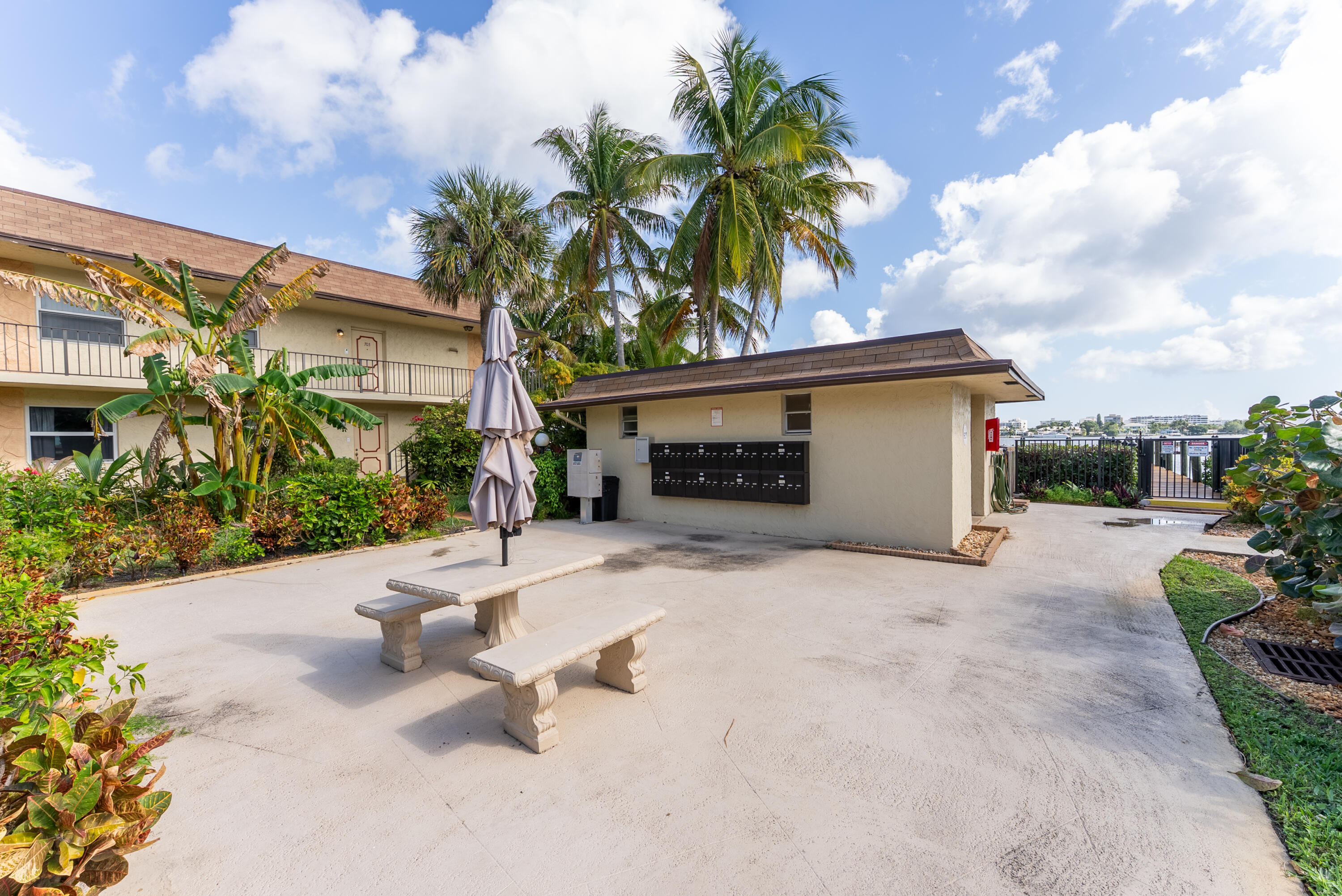 SHORE SIDE CONDO - Residential