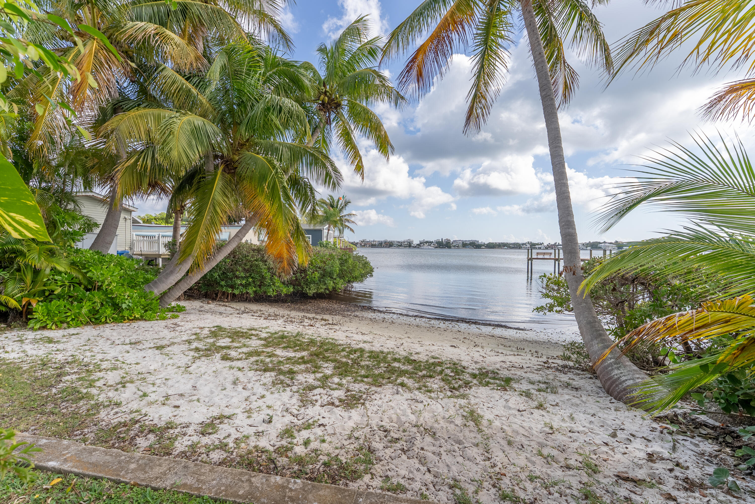 720 N Dixie Highway 603