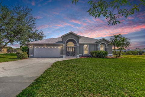 Photo of 2704 SE Eagle Drive, Port Saint Lucie, FL 34984 (MLS # B26037214)