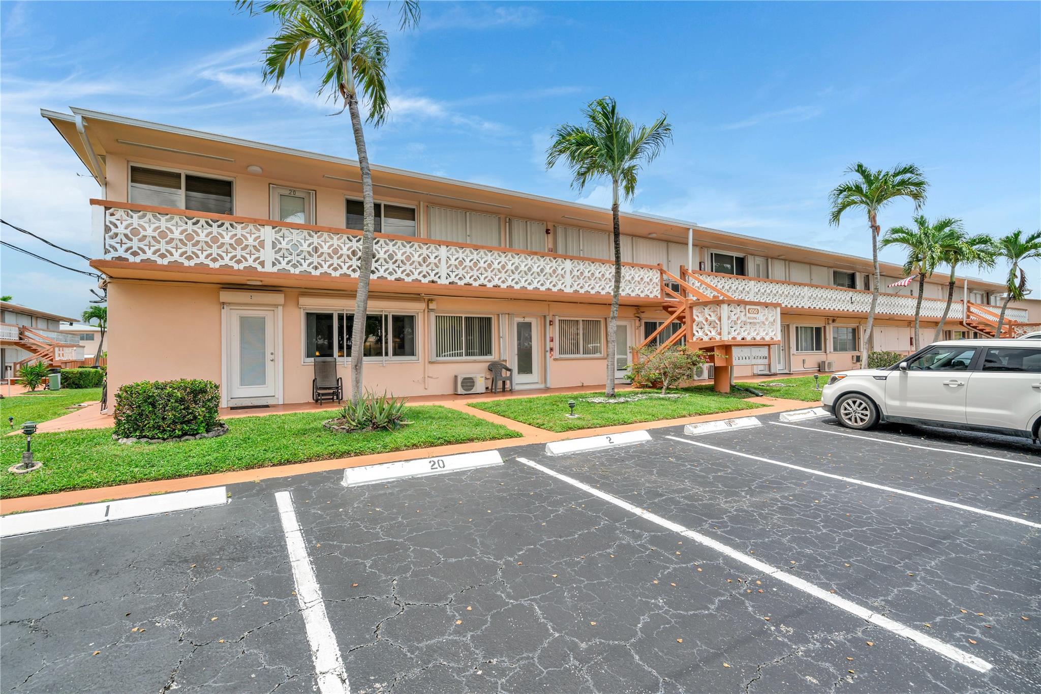 1050 SW 11th St 1L