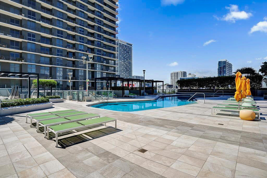 PARAISO BAYVIEWS CONDO - Residential