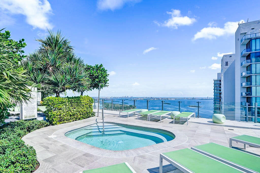 PARAISO BAYVIEWS CONDO - Residential