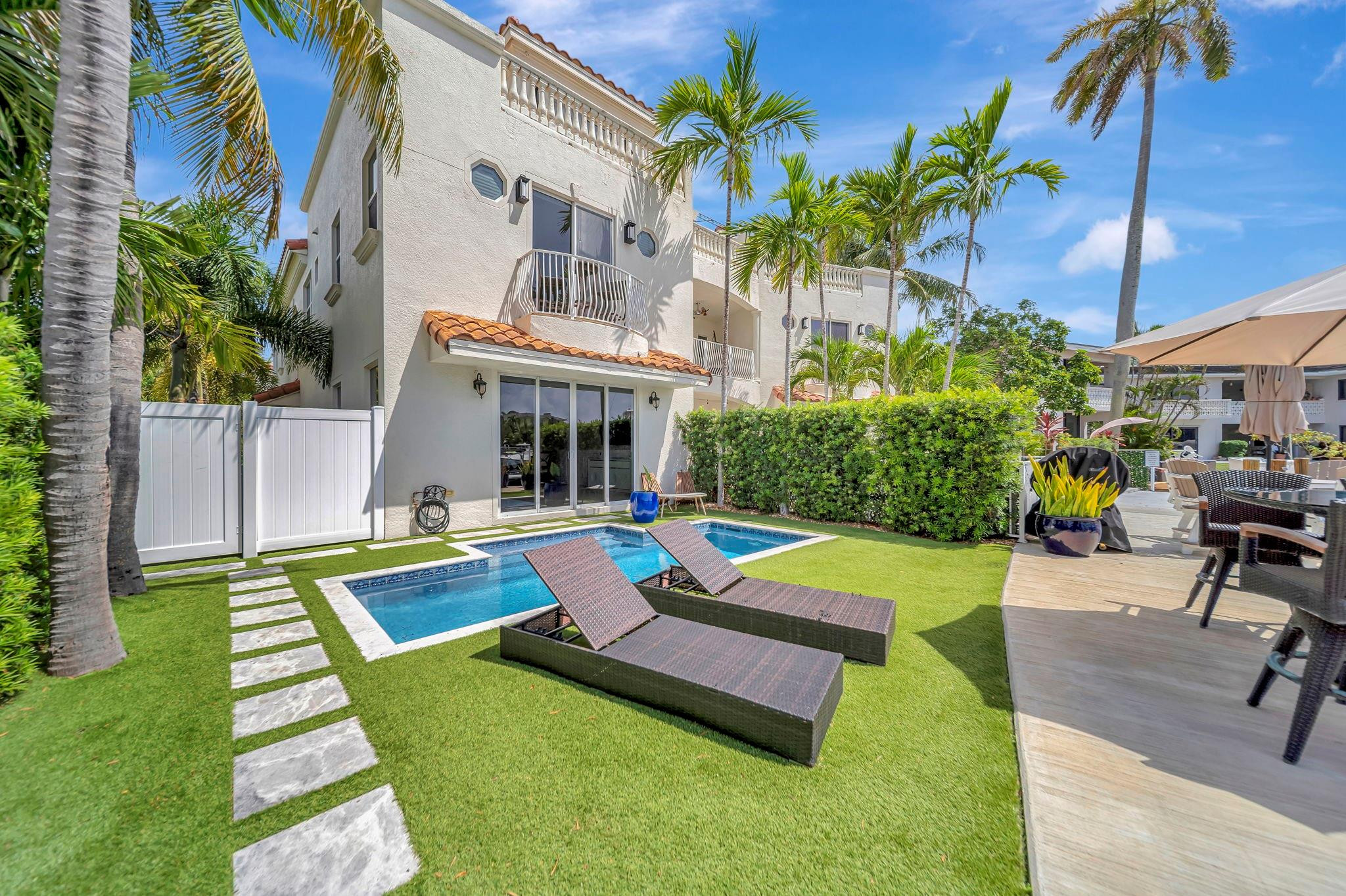 DOCKSIDE AT GRANDEUR - Residential