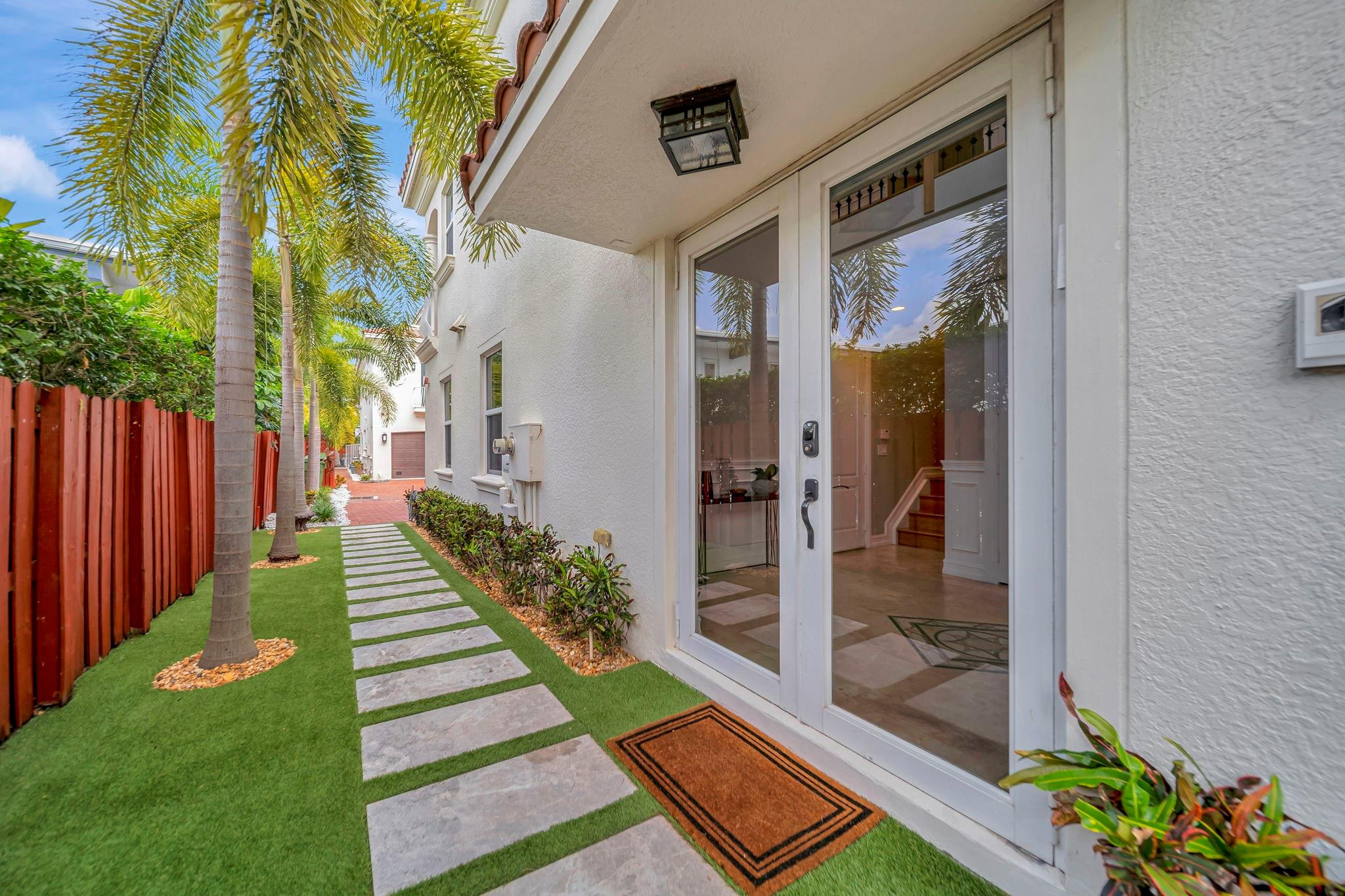 DOCKSIDE AT GRANDEUR - Residential