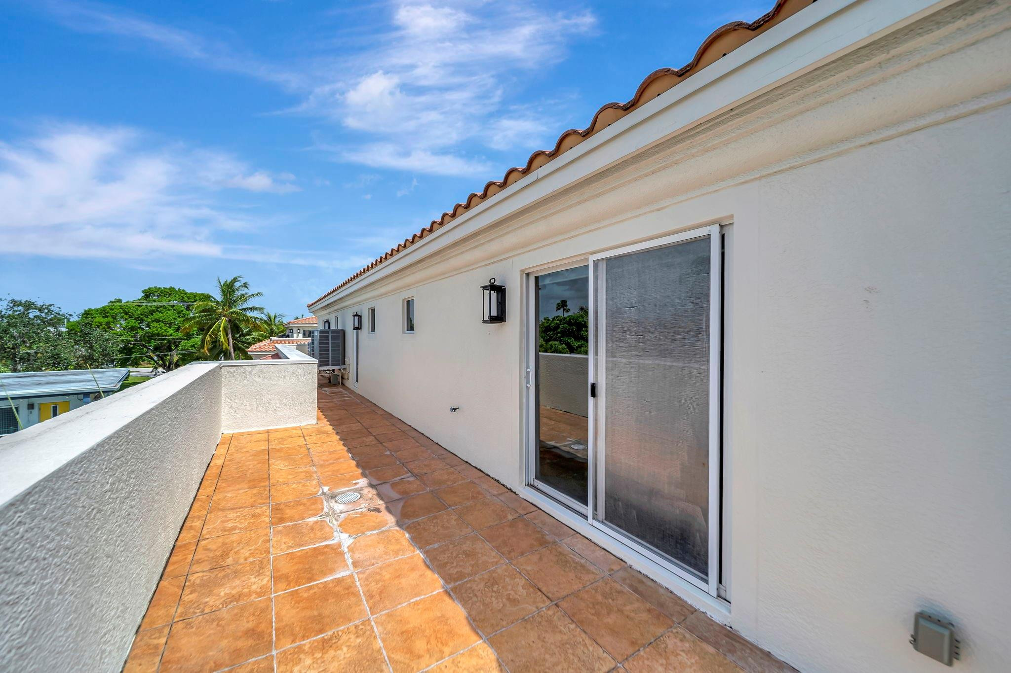 DOCKSIDE AT GRANDEUR - Residential