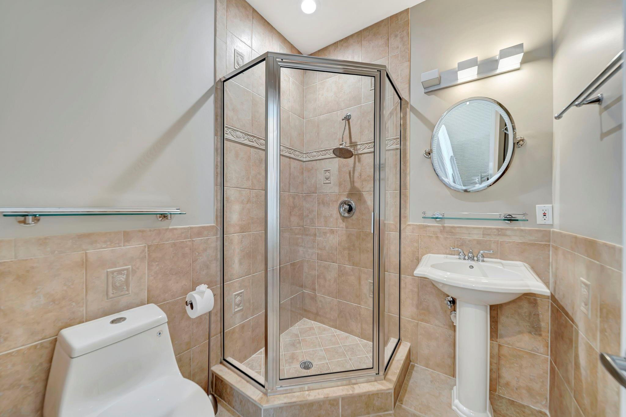 DOCKSIDE AT GRANDEUR - Residential