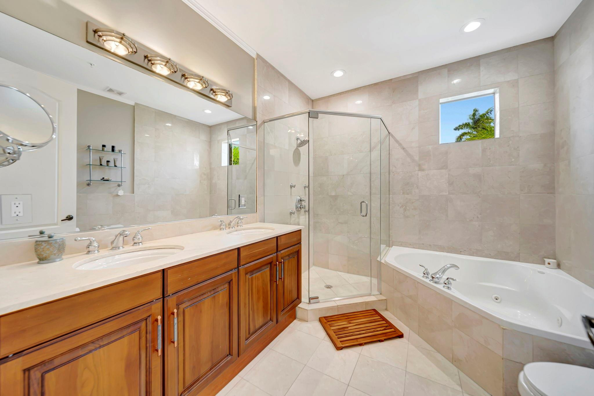 DOCKSIDE AT GRANDEUR - Residential