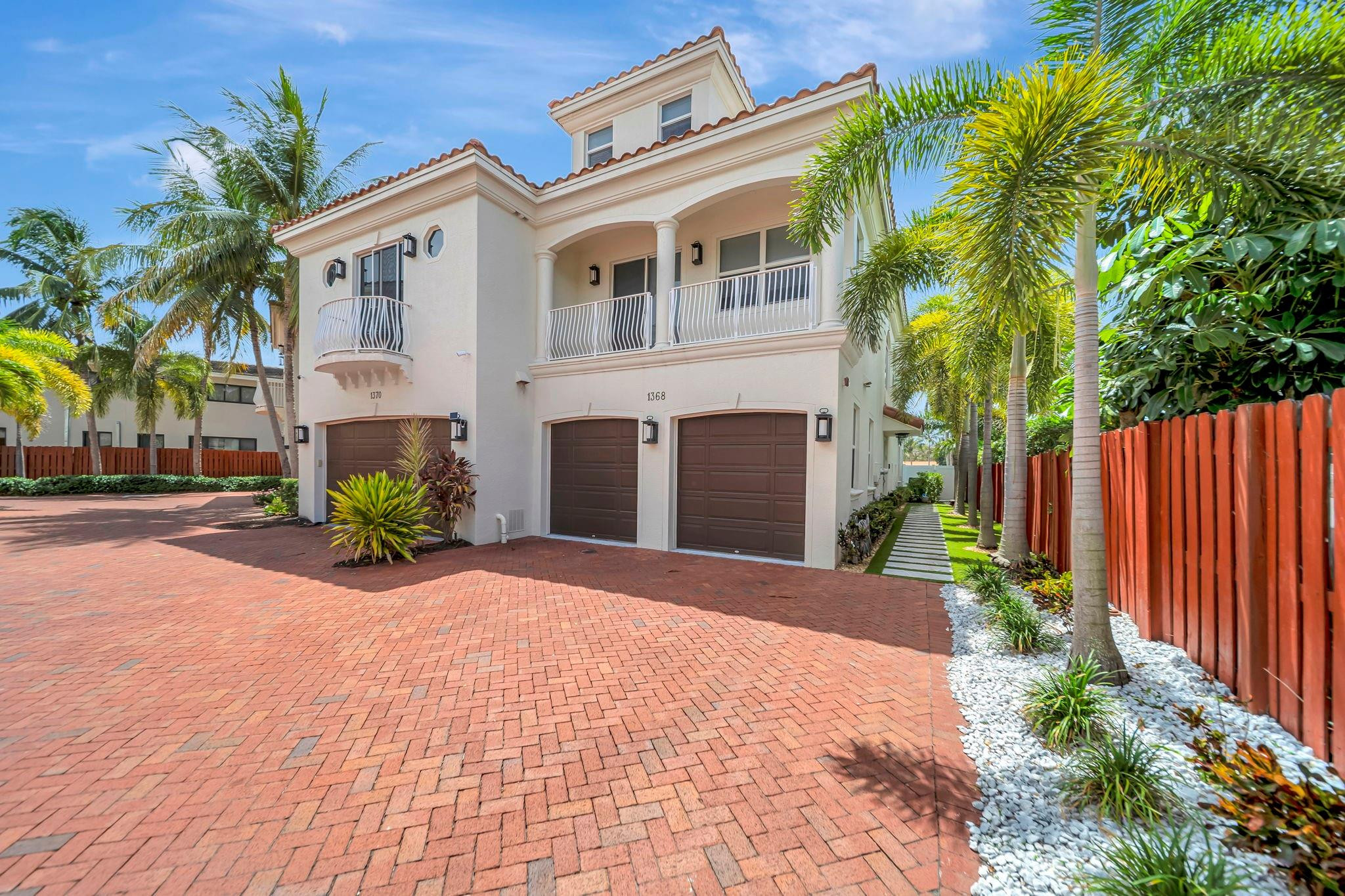 DOCKSIDE AT GRANDEUR - Residential