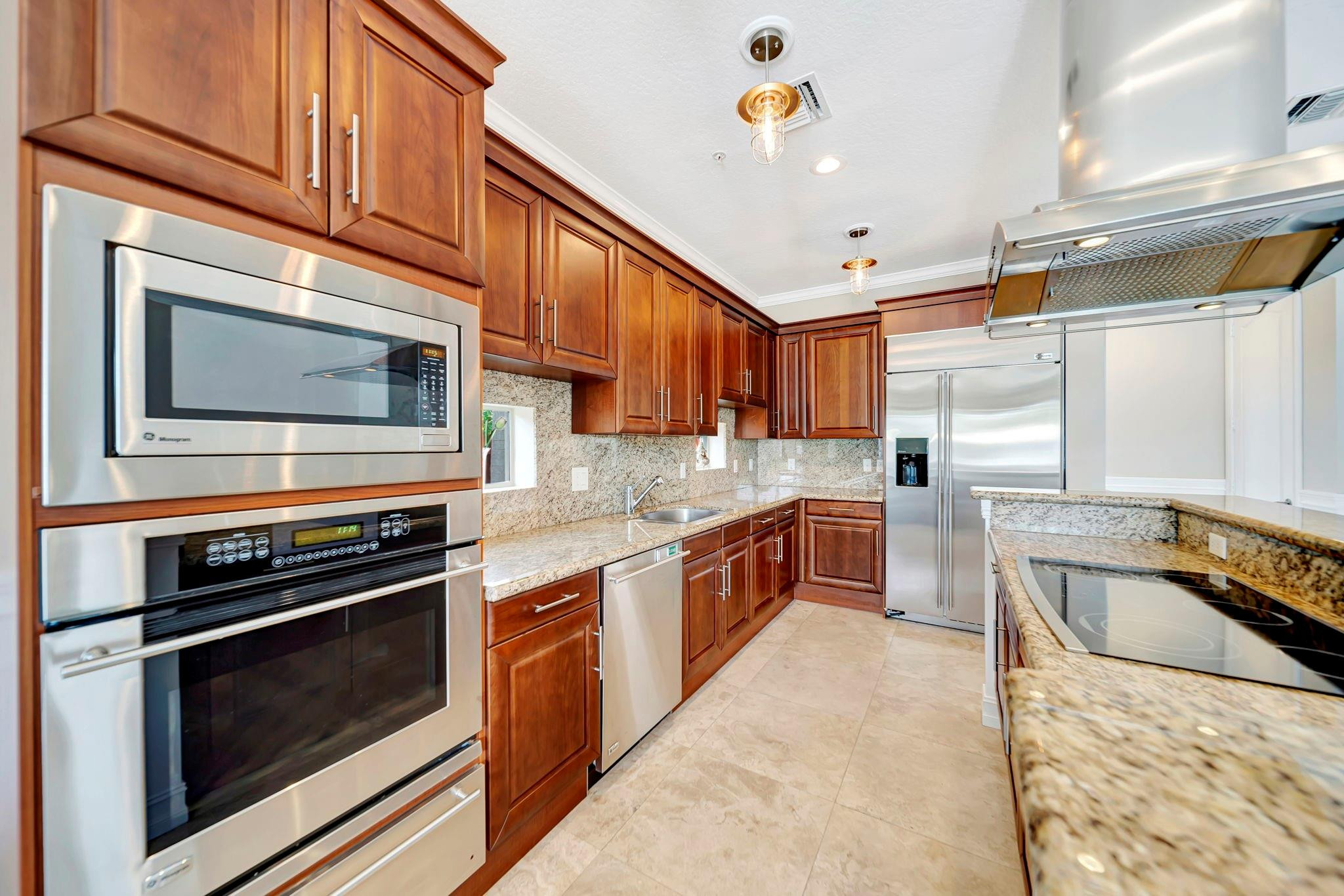 DOCKSIDE AT GRANDEUR - Residential