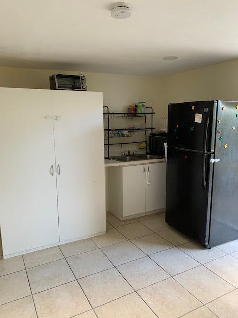 LINCOLN COURT - Residential Lease