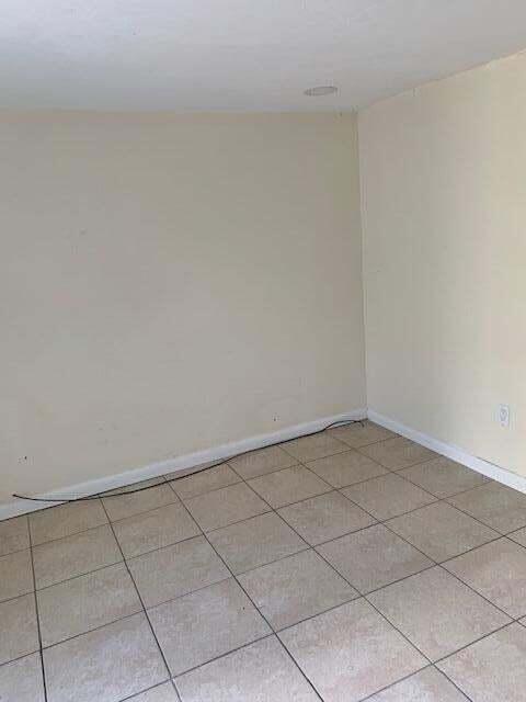 LINCOLN COURT - Residential Lease