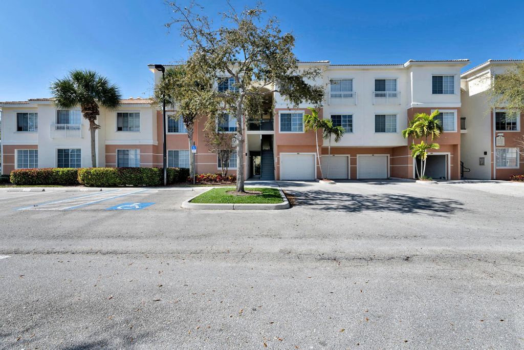 Photo of 1201 Myrtlewood Circle E, Palm Beach Gardens, FL 33418 (MLS # B26023401)
