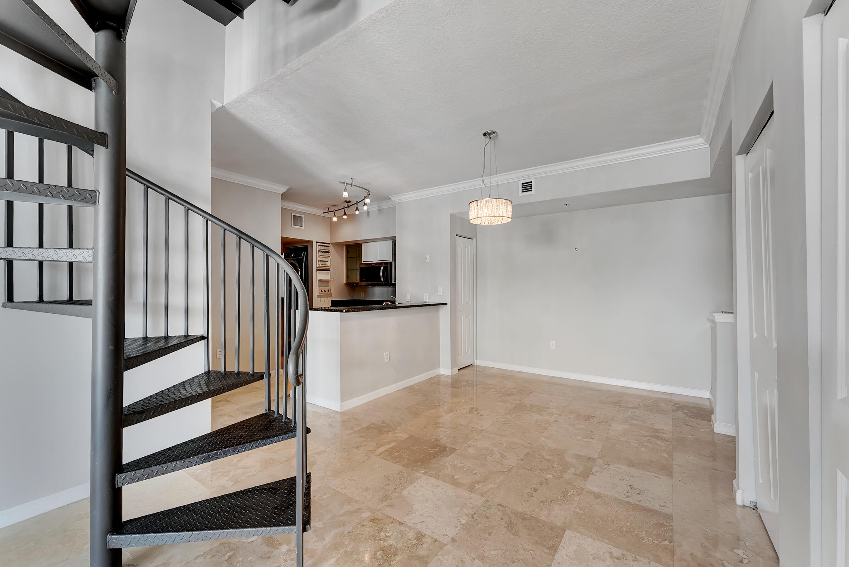 ASTOR CONDO - Residential