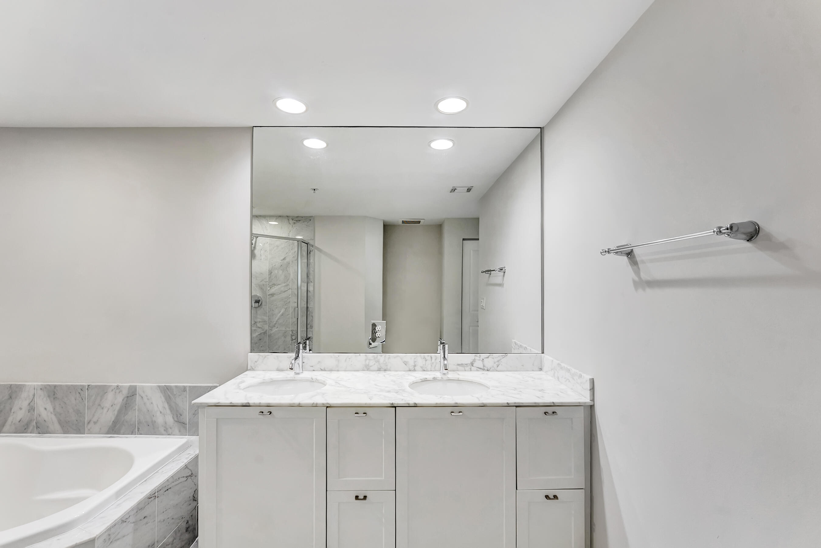 ASTOR CONDO - Residential