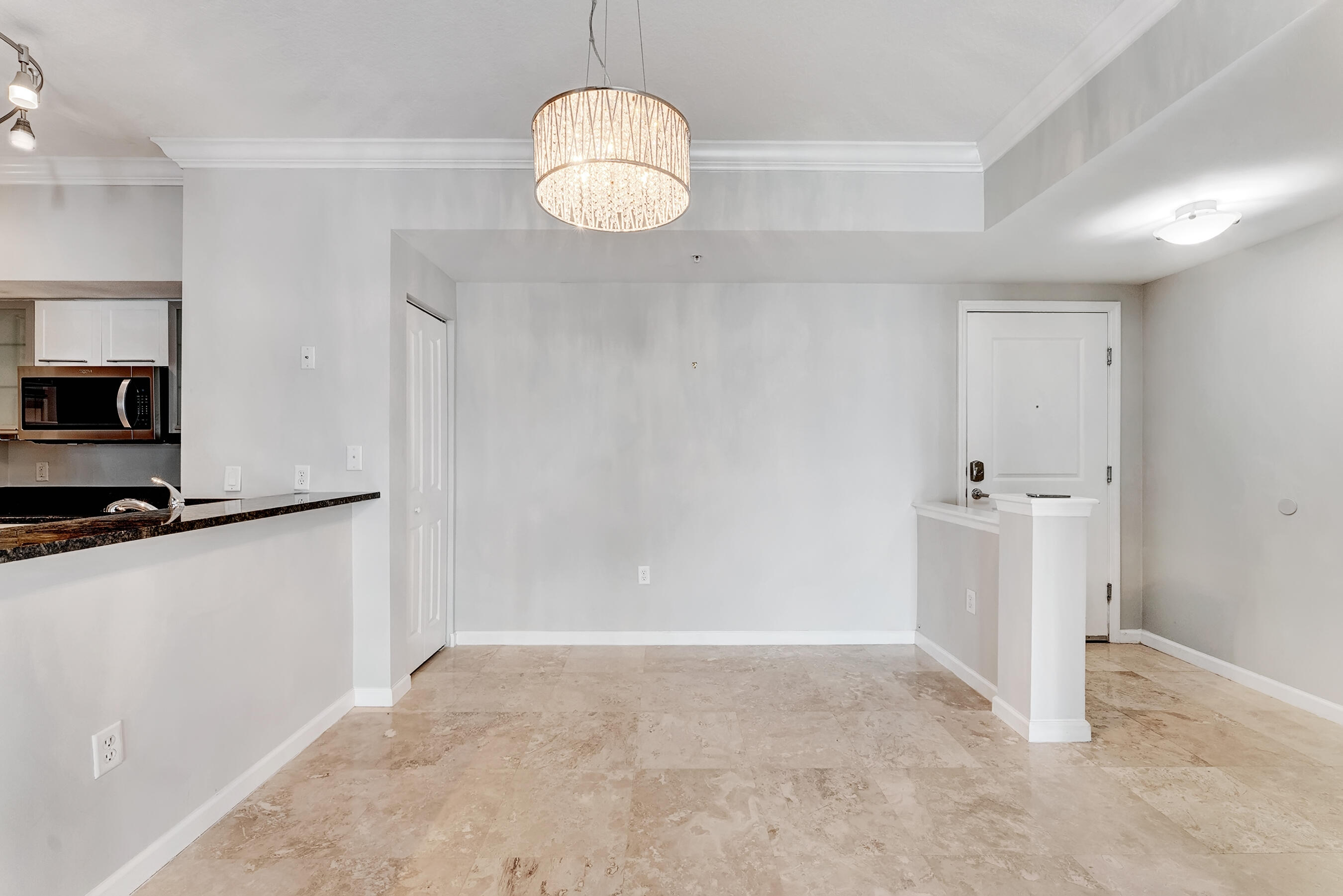 ASTOR CONDO - Residential