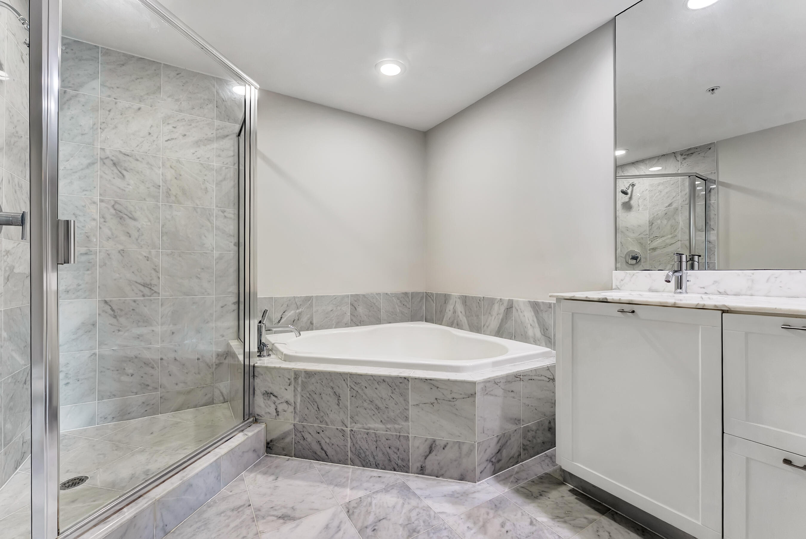 ASTOR CONDO - Residential