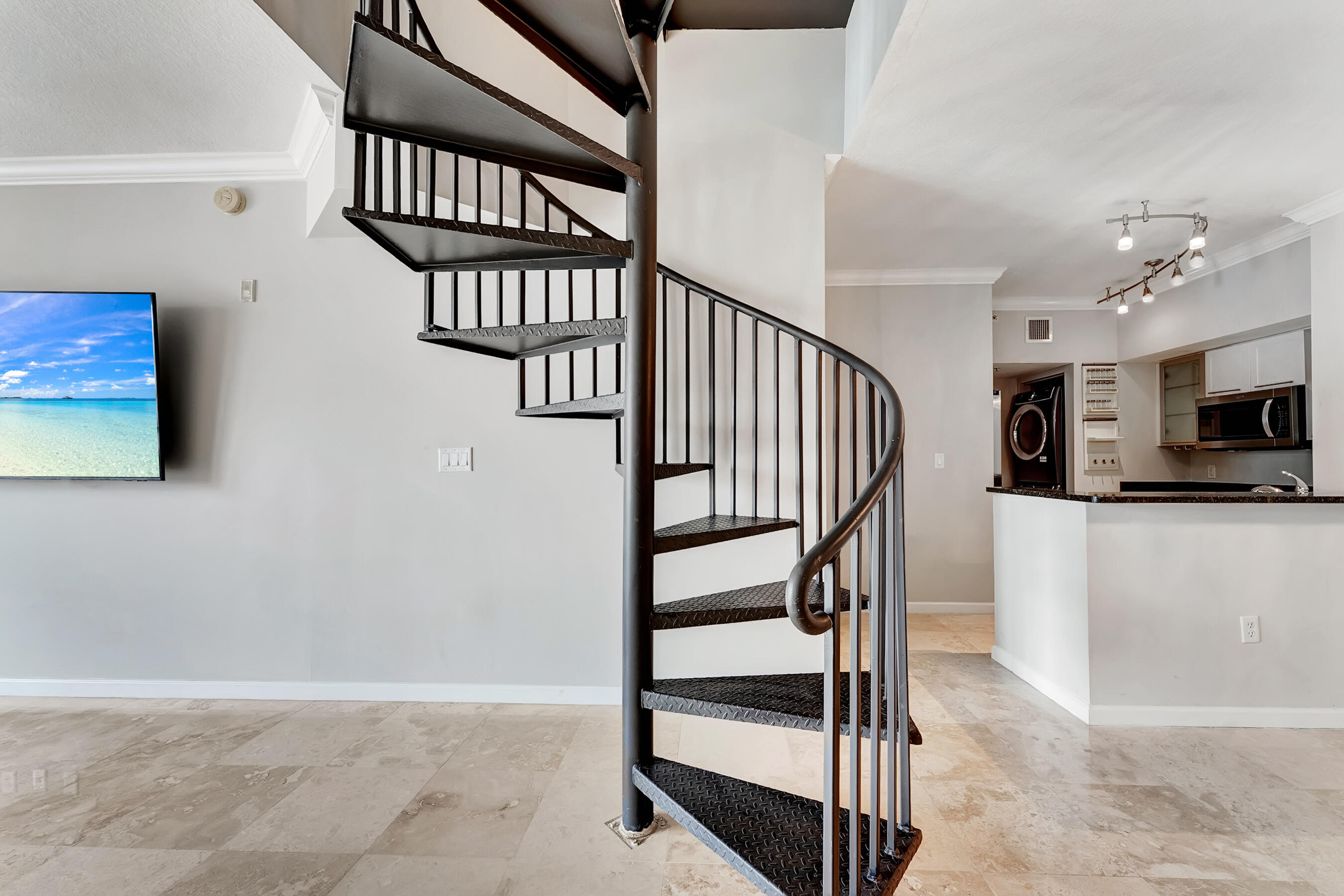 ASTOR CONDO - Residential