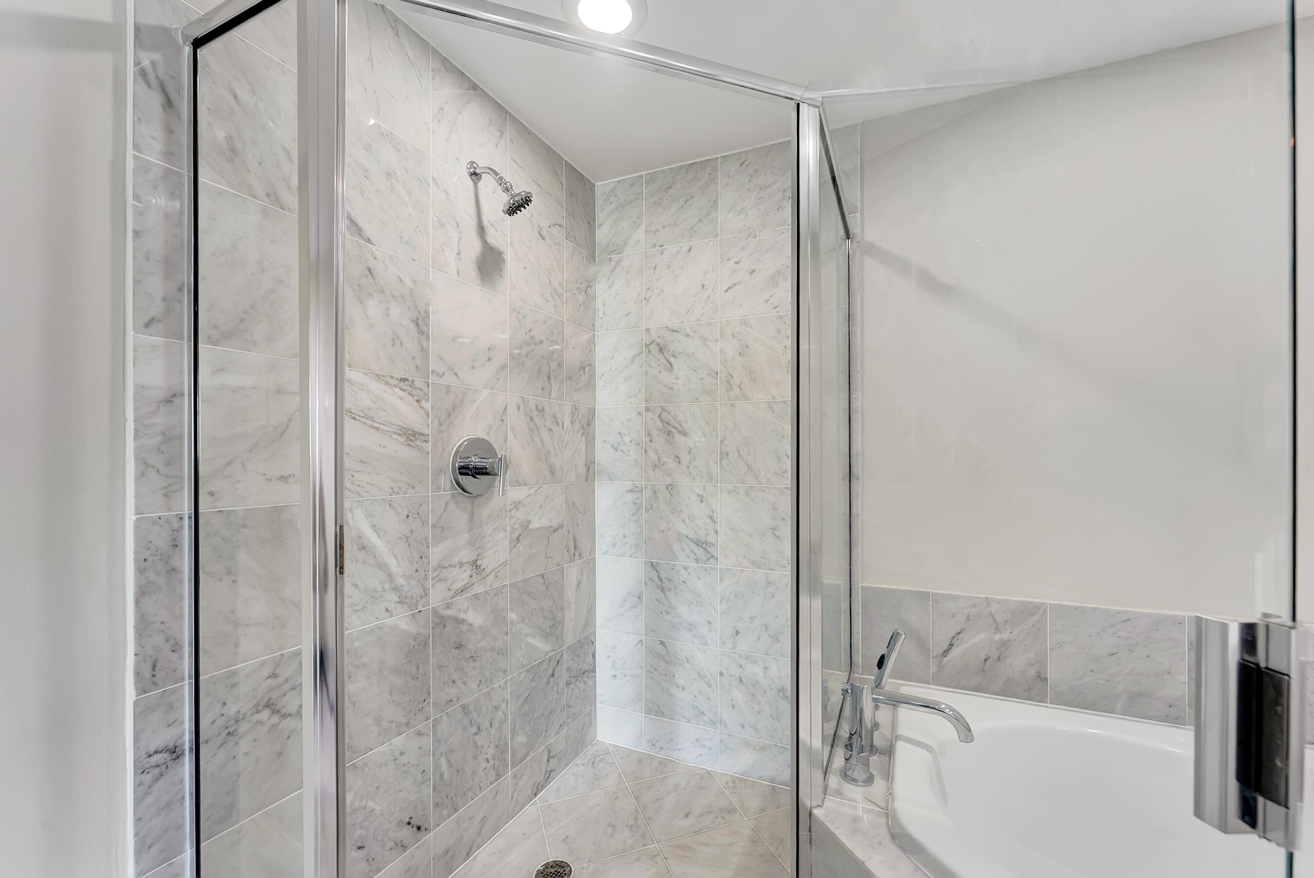 ASTOR CONDO - Residential